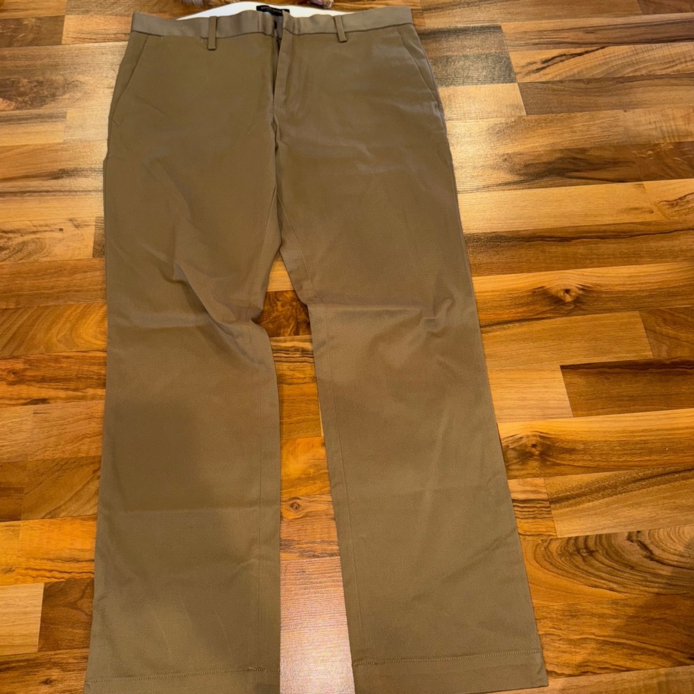 Banana republic Aiden slim fit Men Khaki Straight Leg Dress Pant Size 34x32 work